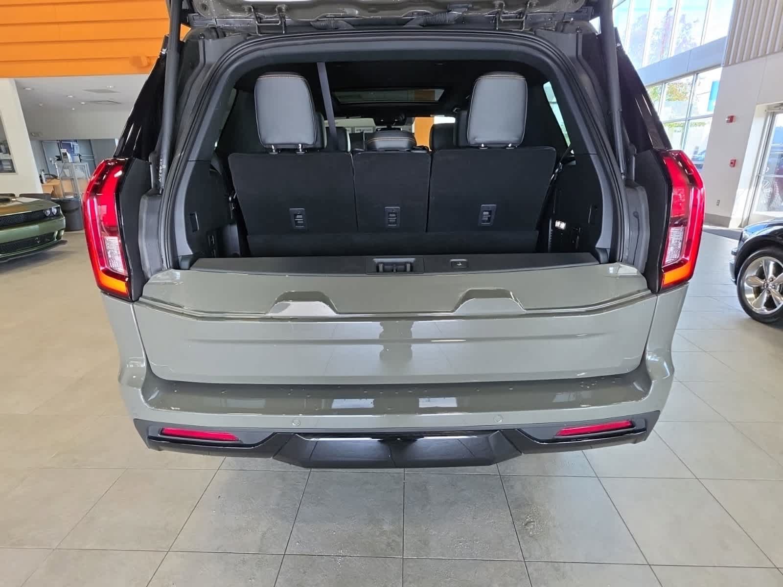 Used 2025 Ford Expedition Tremor AWD/4WD image 10