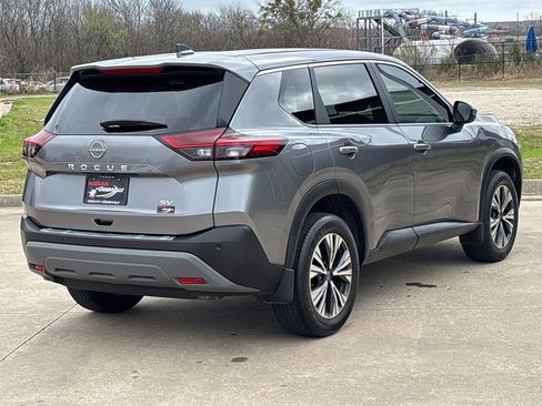 Used 2023 Nissan Rogue SV image 9