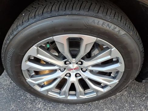 Used 2024 GMC Yukon Denali w/ Denali Reserve Package AWD/4WD image 13
