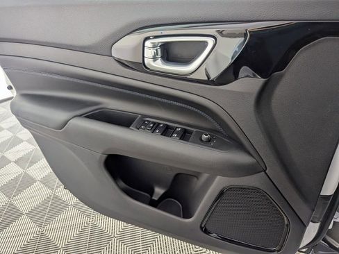 New 2026 Jeep Compass Latitude image 26