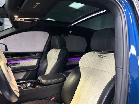 Used 2018 Bentley Bentayga image 18