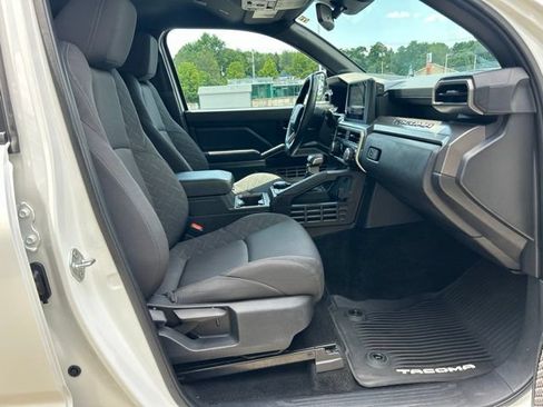Certified 2024 Toyota Tacoma SR5 AWD/4WD image 23
