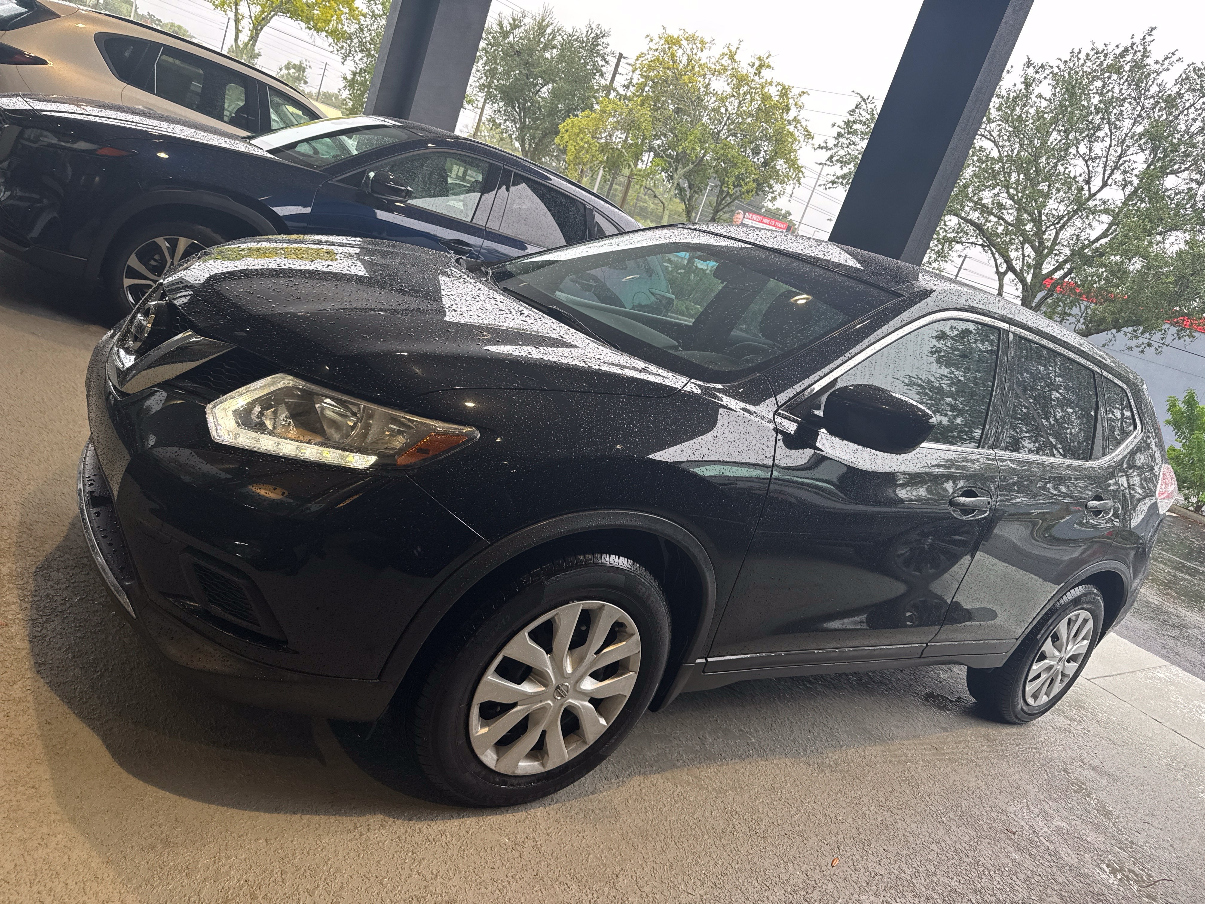 Used 2016 Nissan Rogue S FWD image 1