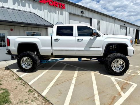Used 2016 GMC Sierra 2500 Denali w/ Duramax Plus Package AWD/4WD image 10
