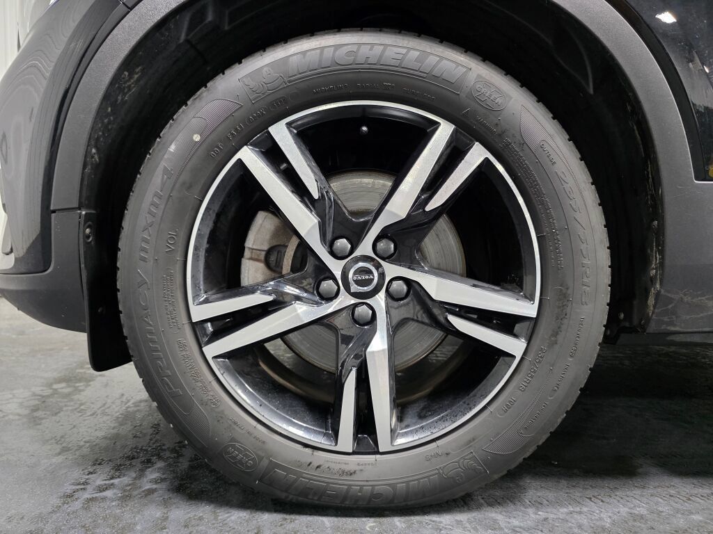 Used 2023 Volvo XC40 B5 Plus AWD/4WD image 5