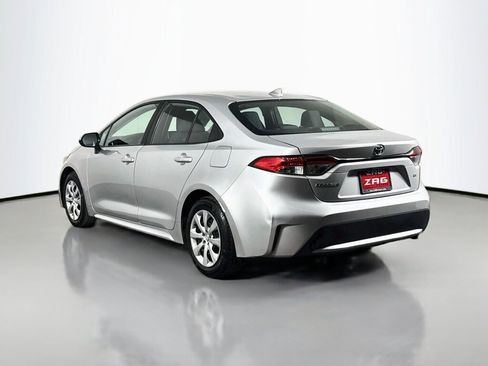 Used 2022 Toyota Corolla LE FWD image 3