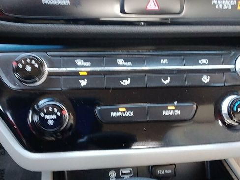 Used 2020 Kia Sedona LX FWD image 25