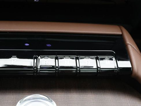 Used 2025 Lincoln Navigator Reserve AWD/4WD image 23