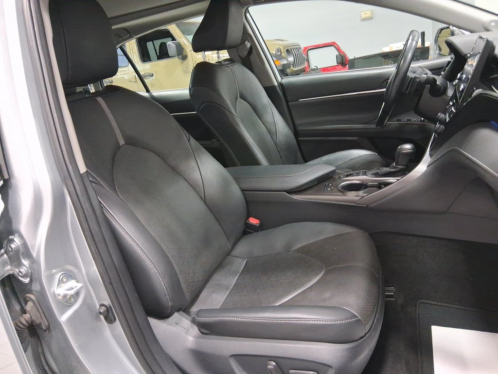 Used 2024 Toyota Camry XSE w/ Navigation Package FWD image 2