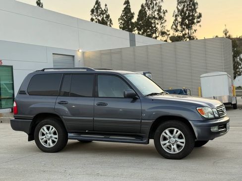 Used 2004 Lexus LX 470 4WD w/ Preferred Accessory Pkg image 20