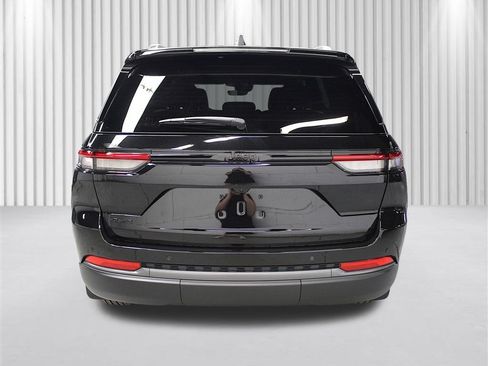 New 2026 Jeep Grand Cherokee Altitude AWD/4WD image 4