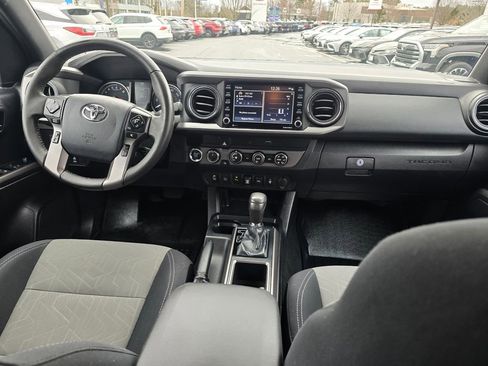 Used 2020 Toyota Tacoma TRD Off-Road w/ Technology Package image 14