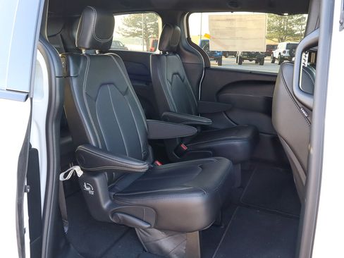 New 2026 Chrysler Pacifica Select image 29