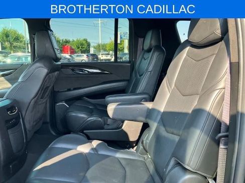 Used 2017 Cadillac Escalade ESV Platinum AWD/4WD image 17