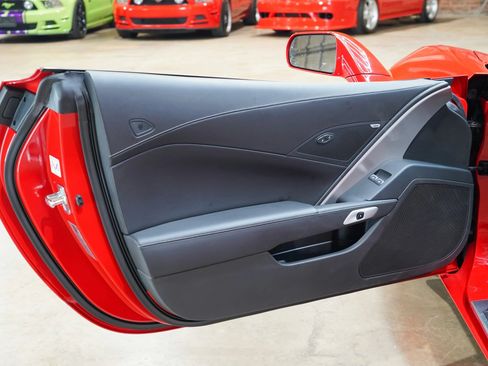 Used 2019 Chevrolet Corvette Stingray Coupe w/ Carbon Flash Badge Package RWD image 39