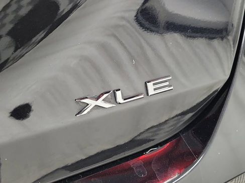 Used 2022 Toyota Avalon XLE image 7