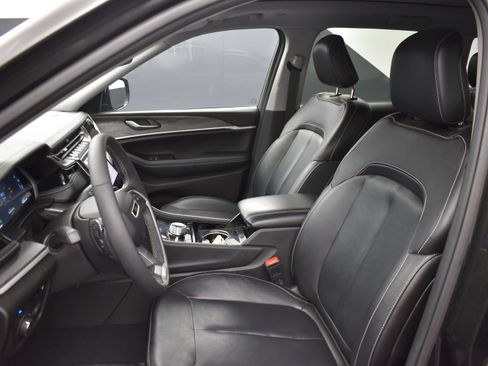 Used 2023 Jeep Grand Cherokee 4WD 4xe image 11