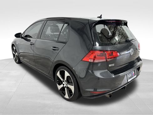 Used 2016 Volkswagen Golf image 8