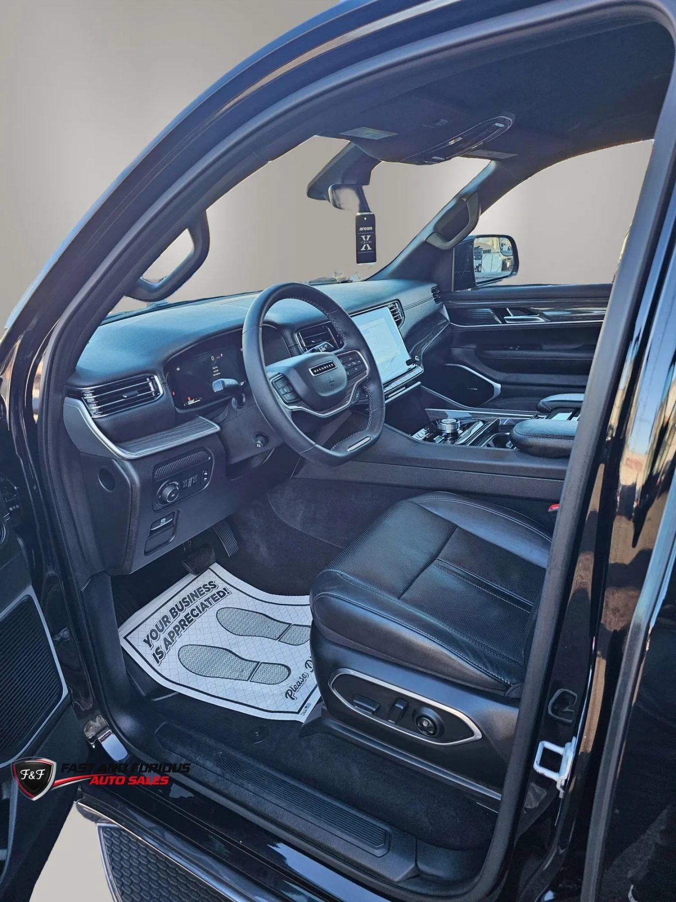 Used 2022 Jeep Wagoneer Series II AWD/4WD image 6