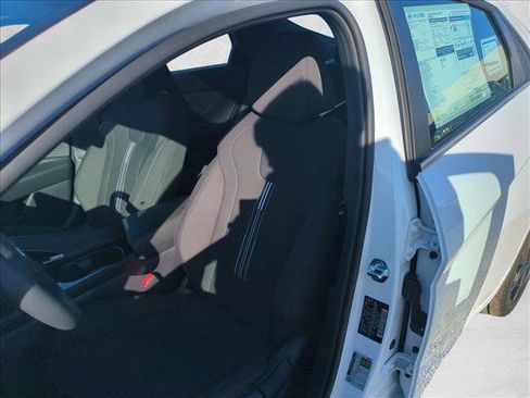 New 2026 Hyundai Elantra SEL Sport FWD image 16