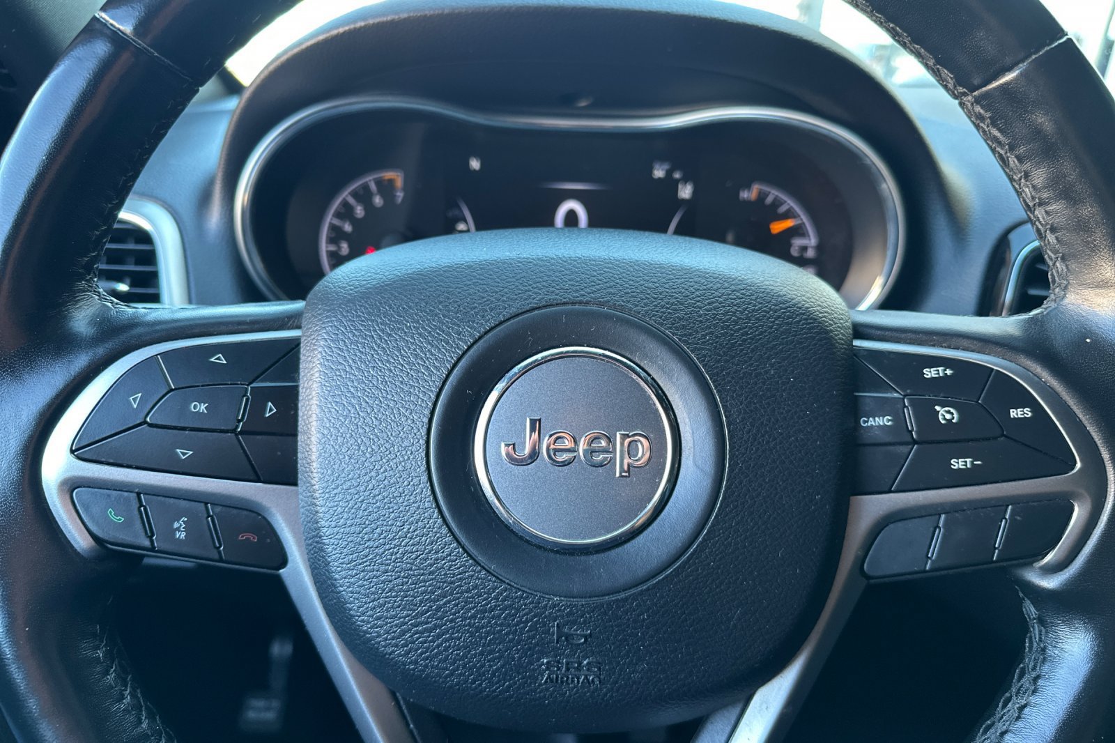 Used 2020 Jeep Grand Cherokee Altitude AWD/4WD image 29
