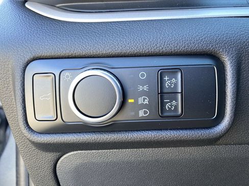 Used 2024 Ford Explorer XLT RWD image 25