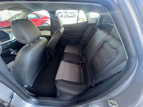 Used 2025 Chevrolet Trax LT FWD image 25