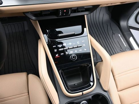 New 2025 Porsche Cayenne Coupe AWD/4WD image 27