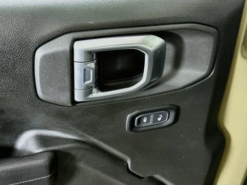 Used 2025 Jeep Wrangler Sport AWD/4WD image 21