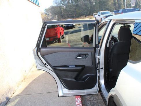 Used 2022 Nissan Rogue SV AWD/4WD image 21
