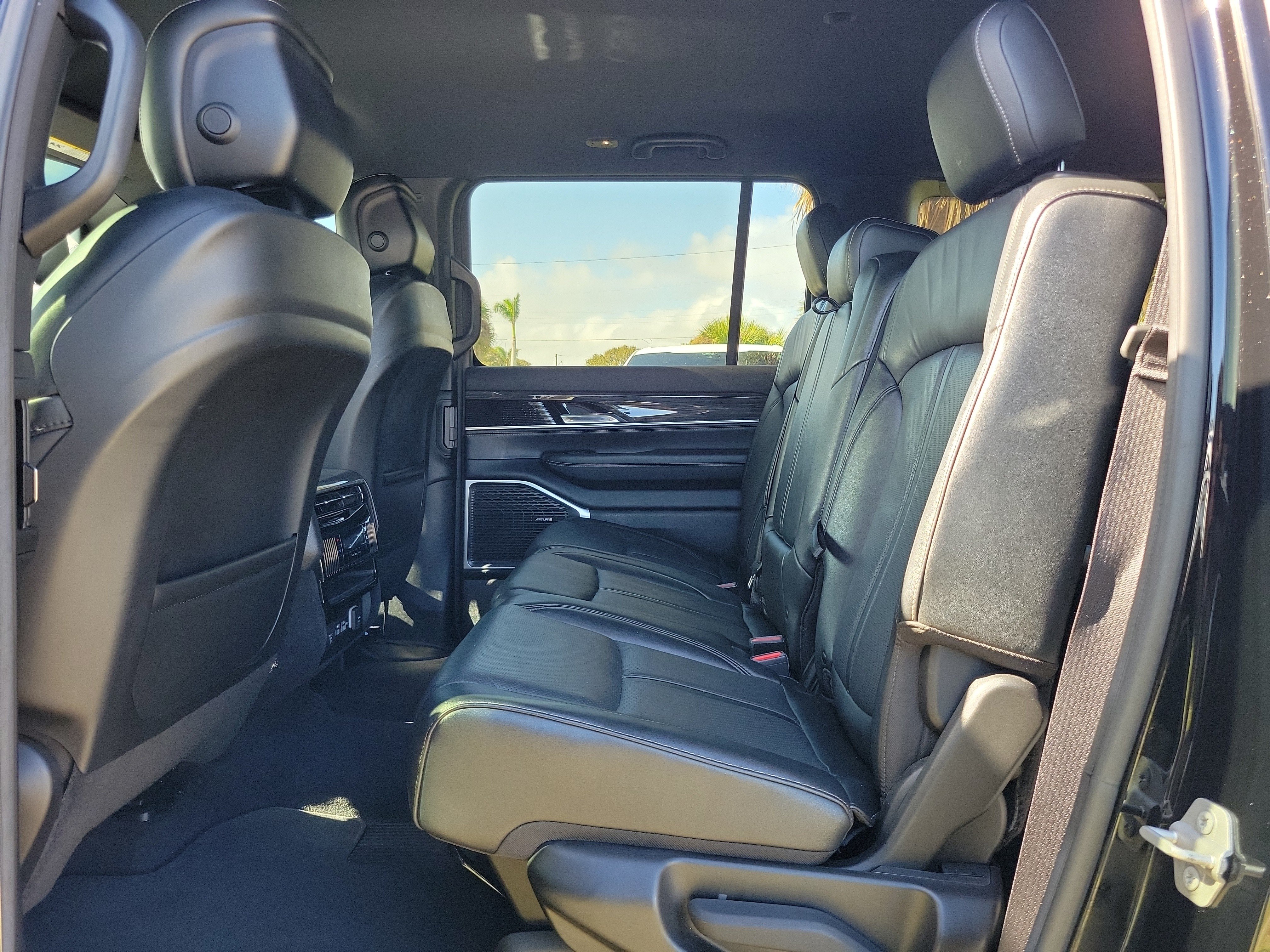 Used 2022 Jeep Wagoneer Series II RWD image 8