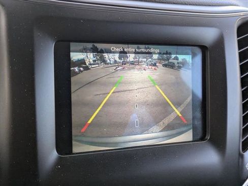 Used 2019 Jeep Cherokee Latitude Plus w/ Comfort/Convenience Group image 14