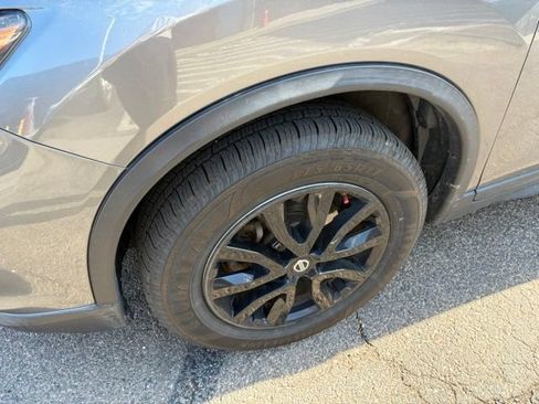 Used 2017 Nissan Rogue SV AWD/4WD image 7