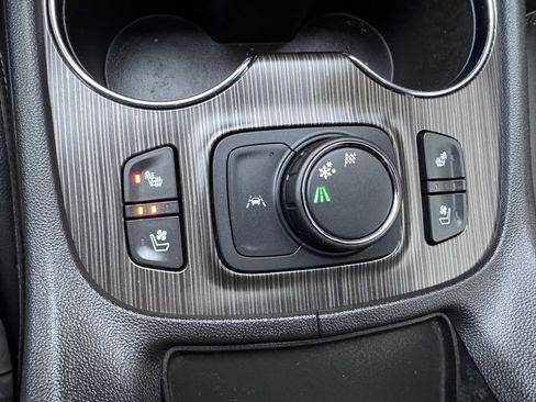 Used 2022 GMC Acadia SLT w/ Elevation Edition image 36