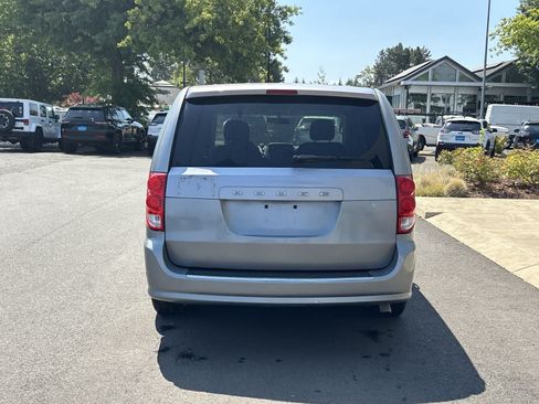 Used 2014 Dodge Grand Caravan SE w/ Quick Order Package 29E SE FWD image 4