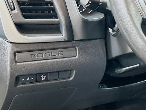 Used 2024 Nissan Rogue S image 8