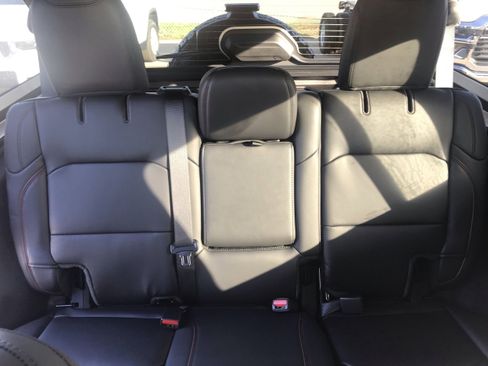 New 2025 Jeep Wrangler Unlimited Rubicon image 17