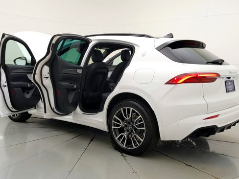 Used 2024 Maserati Grecale GT image 19