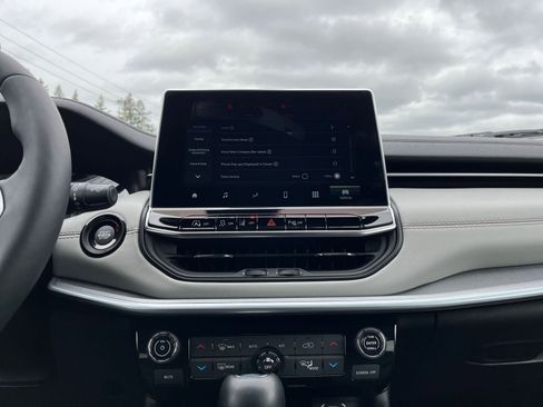 Used 2025 Jeep Compass Limited image 21