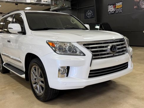 Used 2013 Lexus LX 570 4WD w/ Luxury Pkg w/Pre-crash image 4
