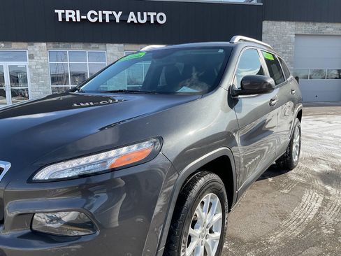 Used 2015 Jeep Cherokee Latitude image 2