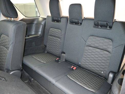 Used 2025 Nissan Pathfinder SV AWD/4WD image 17