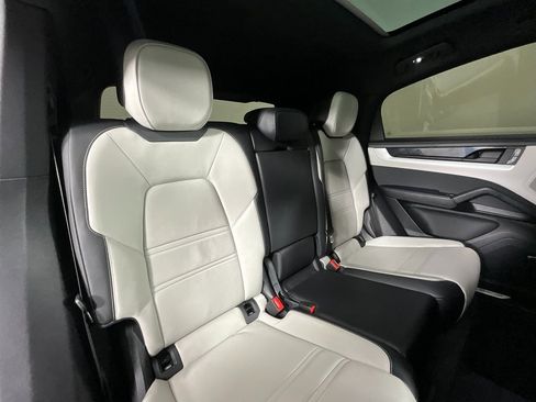 Used 2025 Porsche Cayenne S image 23