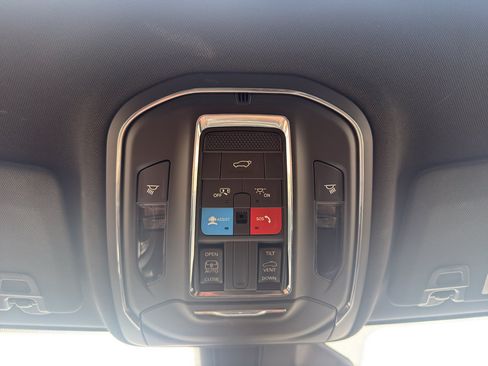 Used 2024 Jeep Grand Cherokee L Altitude AWD/4WD image 22