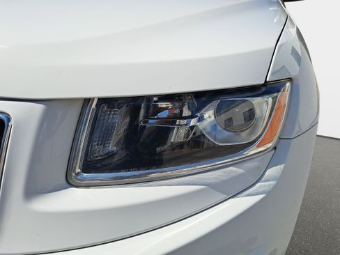 Used 2014 Jeep Grand Cherokee Limited image 32