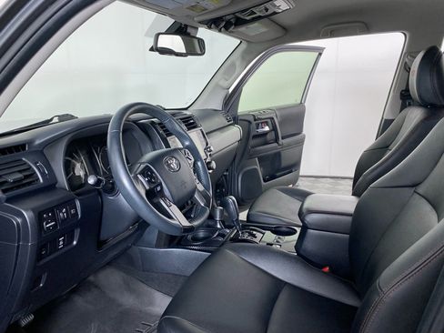 Used 2020 Toyota 4Runner Venture AWD/4WD image 2