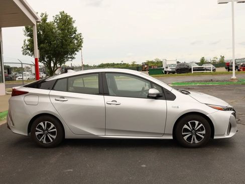 Used 2018 Toyota Prius Prime Premium FWD image 4
