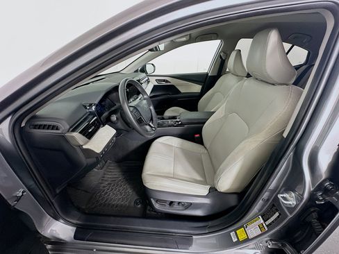 Used 2025 Toyota Camry XLE image 13