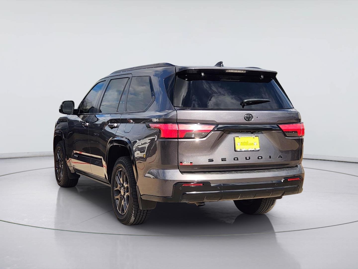 Used 2024 Toyota Sequoia Platinum AWD/4WD image 5