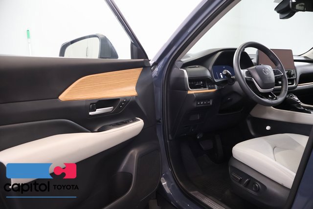 Used 2025 Toyota Grand Highlander AWD Hybrid image 9
